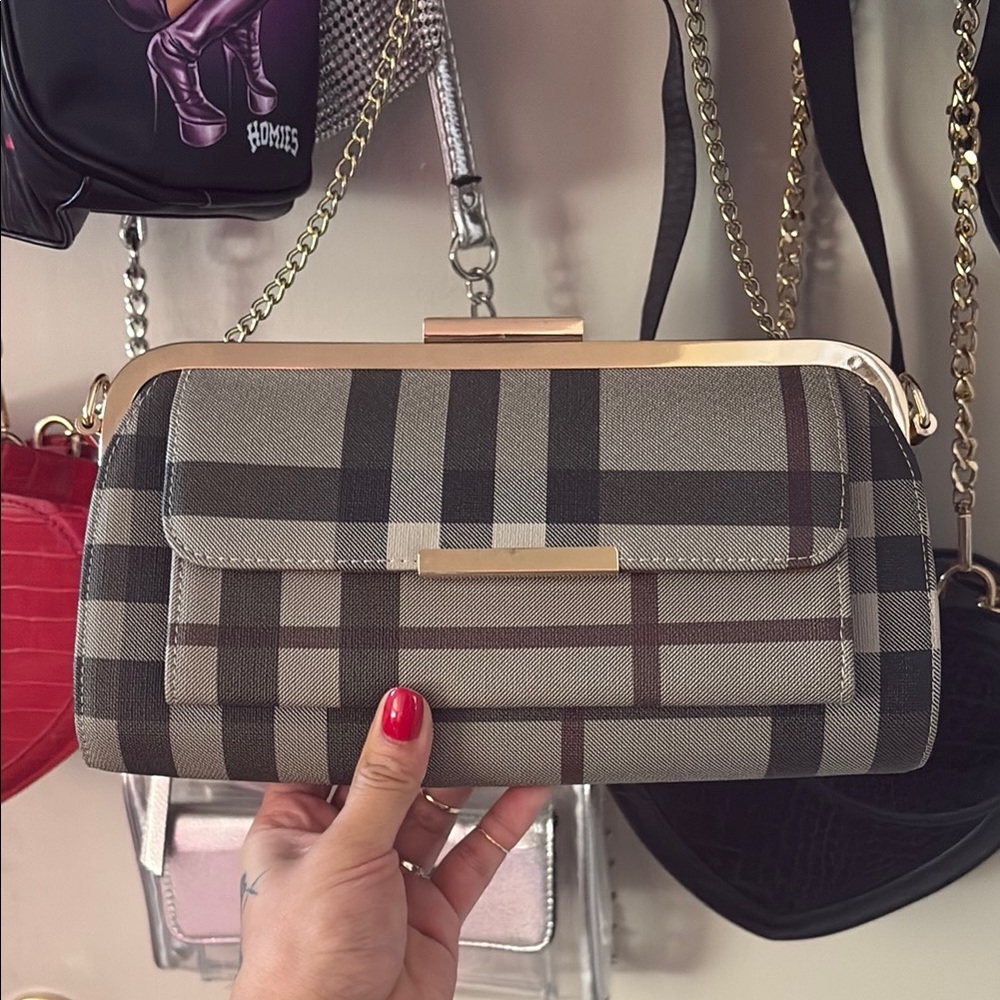 No Boundaries Brown/Grey/Black Clutch with plaid design🖤🩶🤎✨
